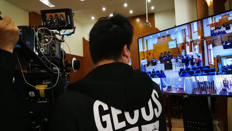 AI生成VS人工创意——西盟广告片拍摄公司的技术浪漫主义实践